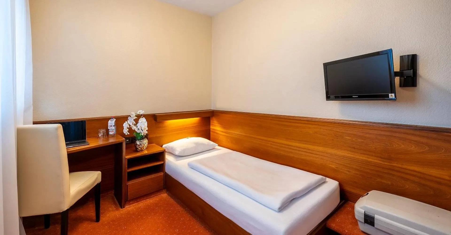 *** Hotel Plaza Inn Rieker Stuttgart Hauptbahnhof Germany